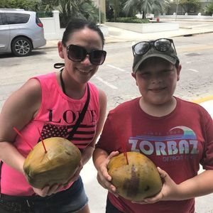 Meet your Posher, Elise